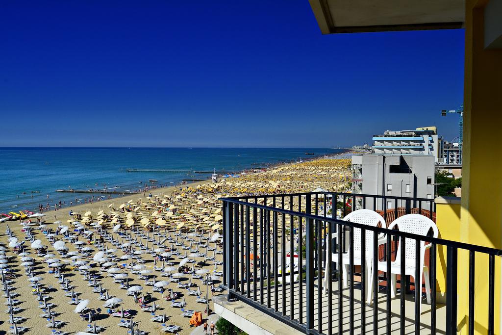 Hotel Mondial Lido di Jesolo Exterior foto